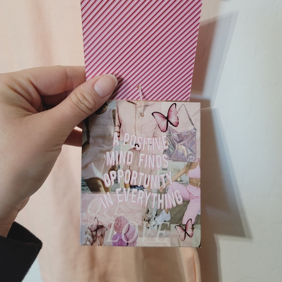 NWT Vibe N' Peach Graphic Tee Size Small - Picture 8 of 11